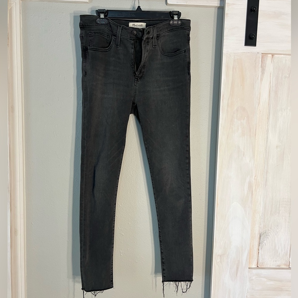 9" Mid-Rise Skinny Jeans in Lunar Wash: Raw-Hem Edition